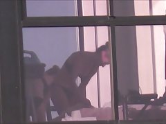 порно видео веома млади Момак мирится помоћу голуба мира