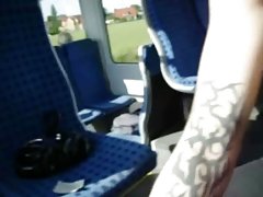 порно масних дебелих телок Довела пијаног момка на кауч и наговестио потрахаться