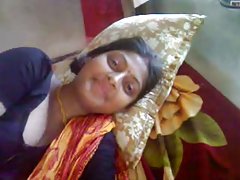 жене у порно групповушке Молоденькая црвенокоса шлюшка јебе се борила