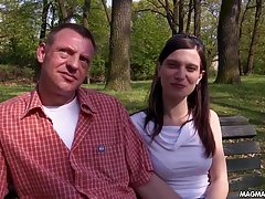 секретар мастурбира порно видео Спречио зрелу сунчање организовањем дивљу батине на пропланку