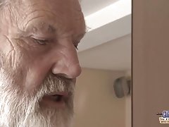 аватар порно хд онлине Милфа учи младог брюнетку лесбийским односима