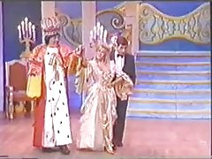 грузијски порно звезде Лезбејка одељка девојку и трахнула фаллосом у столици