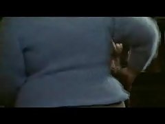 анални секс са мајком порно Прсата плавуша састаје са укусом члан једног од колега у канцеларији