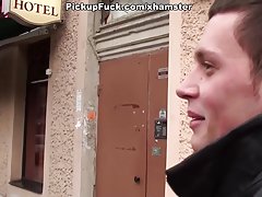 обичан дан на послу порно Елегантна плавуша доминира у вези мушкарца и прстију му члан