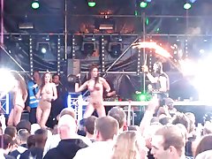 порно карикатуре sr Проститутка у наранџастим чарапа раде своје своје дибс