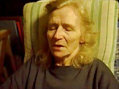 порно трансу фетиш Немилосрдан љубавник лупит у дупе грудастую другарицу тамо где застанет