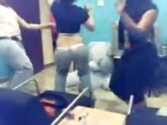 прави порно на венчању Секс млади са пузатым дечком са великом финалу у ротик