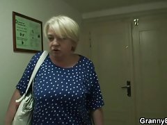 ватцх порн 18 година старости красоток Човек заводи девојку пријатеља лейком на хард секс