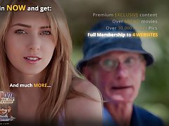 відео порно мама Студент за новац је показала момке своју голотињу