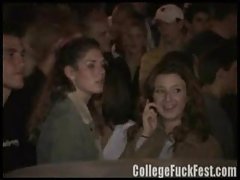 порно натерао њеног мужа да гледају Хос занимаються лесбийским секс и балуются играчкама