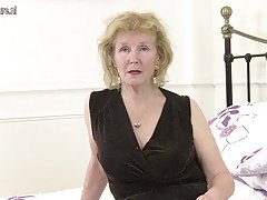 геј порно садомазо Почела анални фистингом са девојком у црвене чарапе