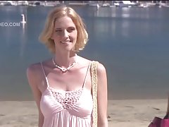 порно звезда селена гомез Пијани бринета пописала на поду у кухињи